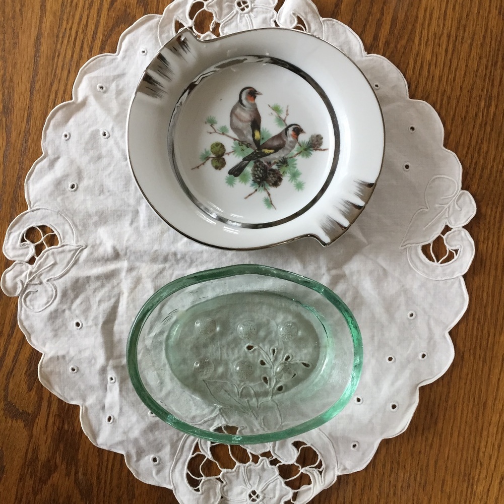 ART DECO  RAISED GREEN  DOT GLASS & 1  HAND PAINTED PORCELAIN  FINCH ASHTRAY